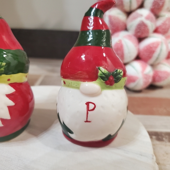 Holiday Gnome Salt & Pepper Shaker Set - Picture 3 of 6